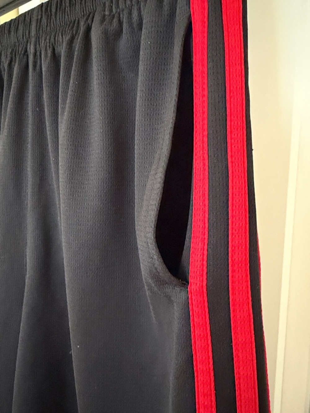 Adidas Youth Shorts Black & Red Striped Athletic Gym Basketball Boys Sz 14-16 - Picture 4 of 6